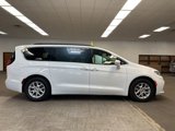 Used 2022 Chrysler Pacifica Touring-L image 5
