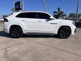 Used 2020 Volkswagen Atlas Cross Sport SE w/ Panoramic Sunroof Package image 2