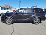 Used 2020 Toyota Highlander Limited Platinum image 2