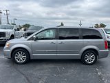 Used 2014 Chrysler Town & Country Touring-L image 4