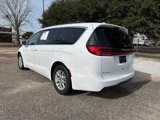 Used 2022 Chrysler Pacifica Touring-L image 4