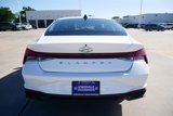 Used 2021 Hyundai Elantra SE image 4
