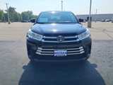 Used 2019 Toyota Highlander LE image 2