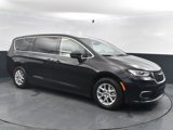 Used 2023 Chrysler Pacifica Touring-L image 2