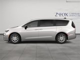New 2025 Chrysler Pacifica Select image 3