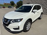 Used 2018 Nissan Rogue SV image 2