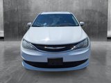 Used 2017 Chrysler Pacifica Touring image 2