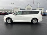 Used 2017 Chrysler Pacifica Limited image 2