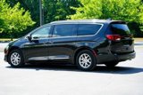 Used 2020 Chrysler Pacifica Touring-L image 4