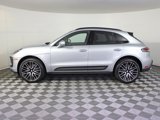 Certified 2024 Porsche Macan image 2