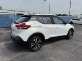 Used 2018 Nissan Kicks SV image 2