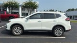 Used 2020 Nissan Rogue SV image 2