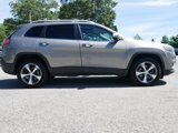 Used 2019 Jeep Cherokee Limited image 2