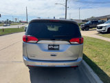 Used 2017 Chrysler Pacifica Touring-L image 4