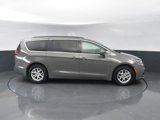 Used 2022 Chrysler Pacifica Touring-L image 4