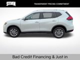 Used 2017 Nissan Rogue SV w/ SV Premium Package image 3