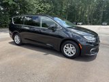 Used 2023 Chrysler Pacifica Touring-L image 4