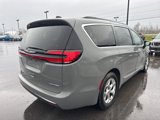 Used 2023 Chrysler Pacifica Limited image 2