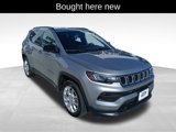 Used 2024 Jeep Compass Latitude image 3