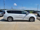 Used 2023 Chrysler Pacifica Touring-L image 2