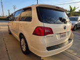 Used 2012 Volkswagen Routan SE image 4