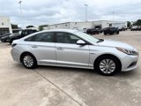 Used 2017 Hyundai Sonata SE image 2