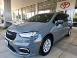 Used 2023 Chrysler Pacifica Touring-L image 6