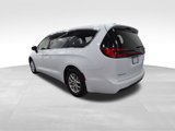 Used 2023 Chrysler Pacifica Touring-L image 3