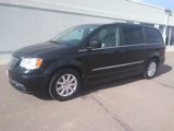 Used 2016 Chrysler Town & Country Touring image 2