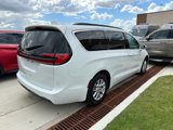 Used 2022 Chrysler Pacifica Touring-L image 3