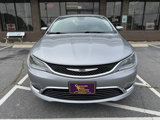 Used 2015 Chrysler 200 Limited w/ Convenience Group image 2