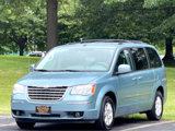 Used 2009 Chrysler Town & Country Touring image 2