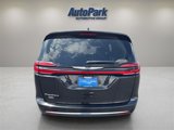 Used 2023 Chrysler Pacifica Touring-L image 5
