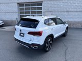 Certified 2024 Volkswagen Taos SE image 3