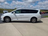 Used 2022 Chrysler Pacifica Touring-L image 4