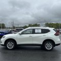 Used 2019 Nissan Rogue SV image 2