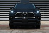 Used 2021 Toyota Highlander XLE image 3