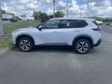 Used 2021 Nissan Rogue SV image 3