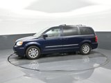 Used 2016 Chrysler Town & Country Touring image 4