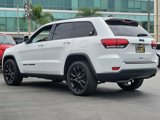 Used 2019 Jeep Grand Cherokee Laredo image 2