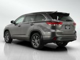Used 2018 Toyota Highlander XLE image 3