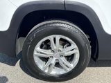 Used 2023 GMC Terrain SLE w/ Driver Convenience Package image 4