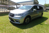 Used 2021 Chrysler Pacifica Touring-L image 2