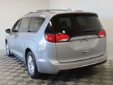 Used 2020 Chrysler Pacifica Limited image 3