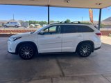 Used 2017 Toyota Highlander SE image 2