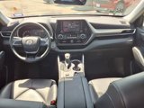 Used 2021 Toyota Highlander XLE image 3