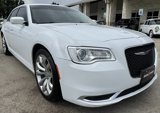 Used 2018 Chrysler 300 Touring L image 3