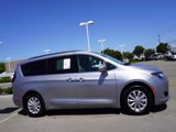 Used 2018 Chrysler Pacifica Touring-L image 4