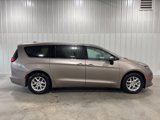 Used 2017 Chrysler Pacifica Touring image 2