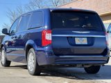 Used 2015 Chrysler Town & Country Touring image 3